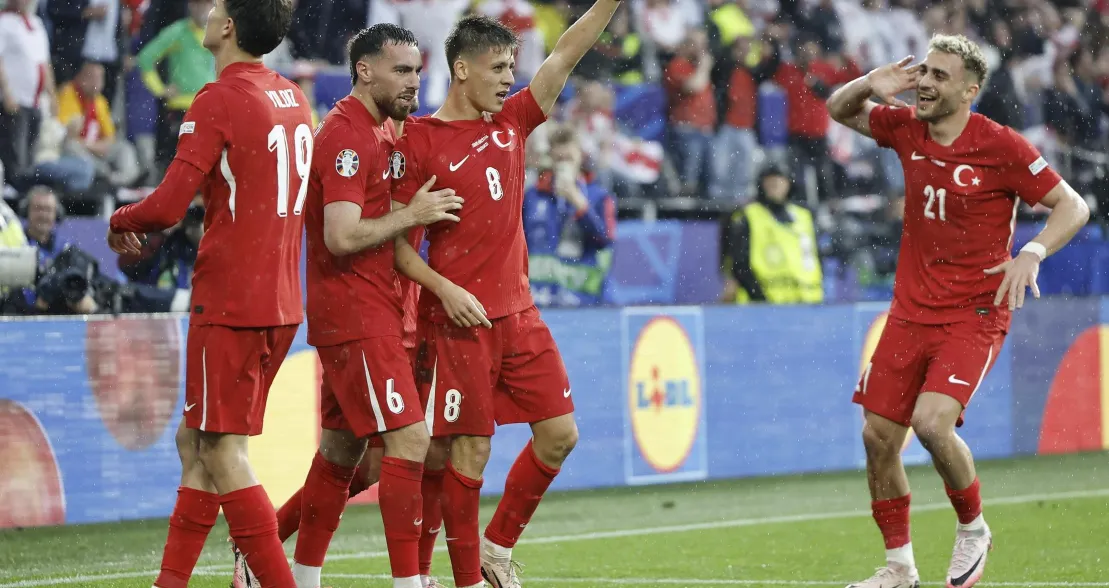 A Volley for the Ages Sets the Tone